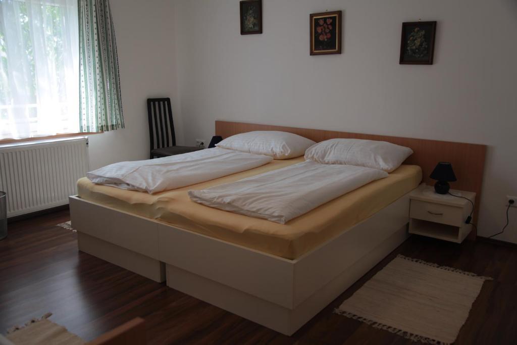 Pension Casa Topolino Βίνερ Νόιστατ Εξωτερικό φωτογραφία