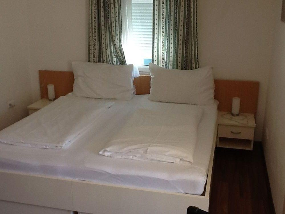 Pension Casa Topolino Βίνερ Νόιστατ Εξωτερικό φωτογραφία