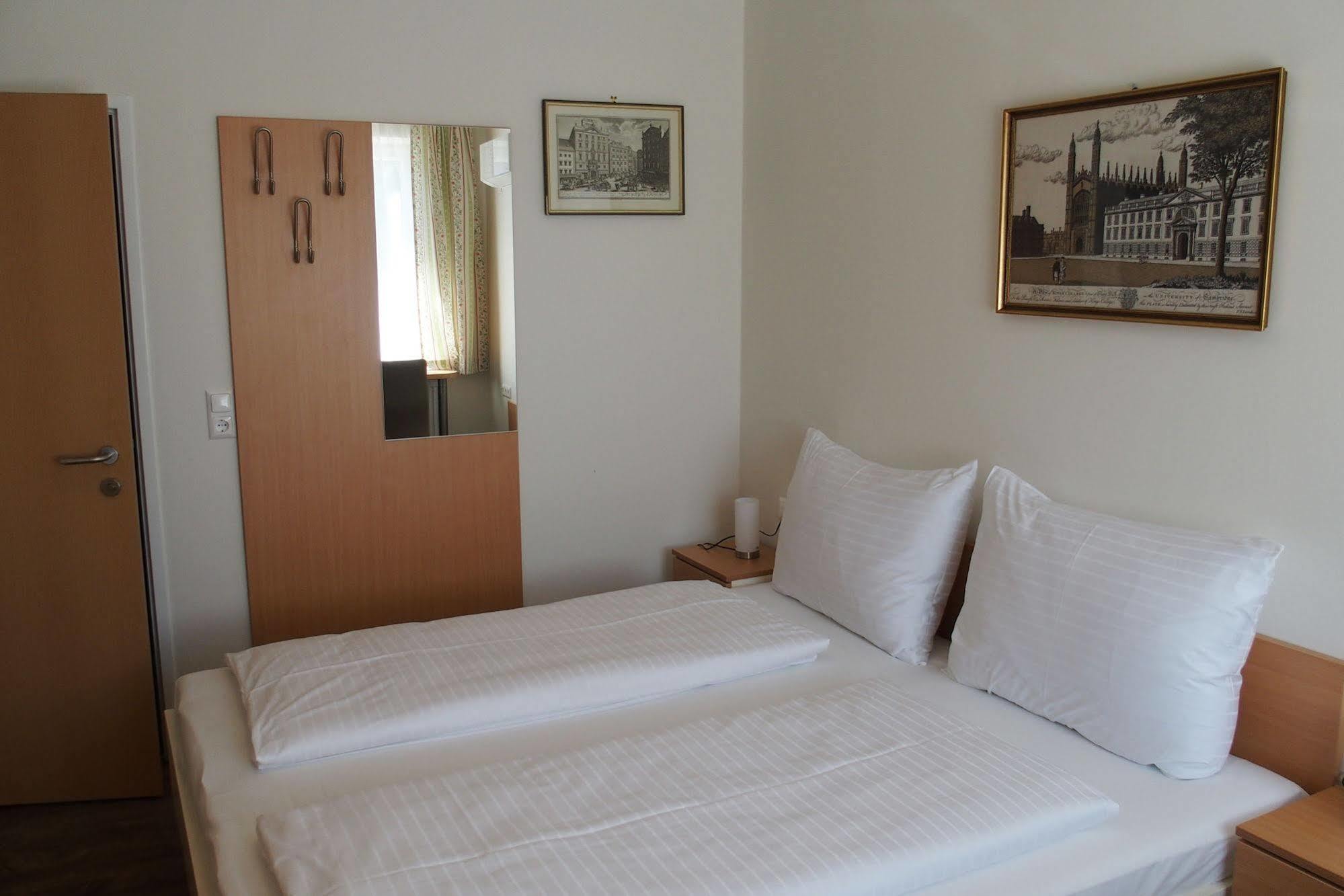 Pension Casa Topolino Βίνερ Νόιστατ Εξωτερικό φωτογραφία