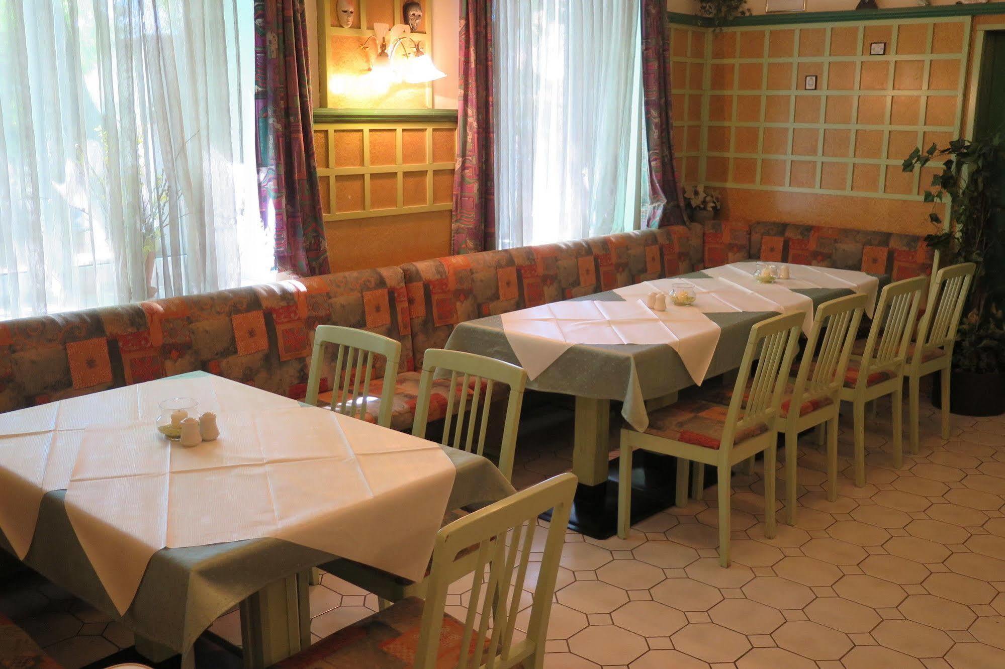 Pension Casa Topolino Βίνερ Νόιστατ Εξωτερικό φωτογραφία